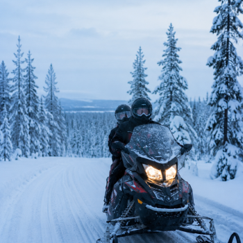 1-Hour Arctic Snowmobile Experience